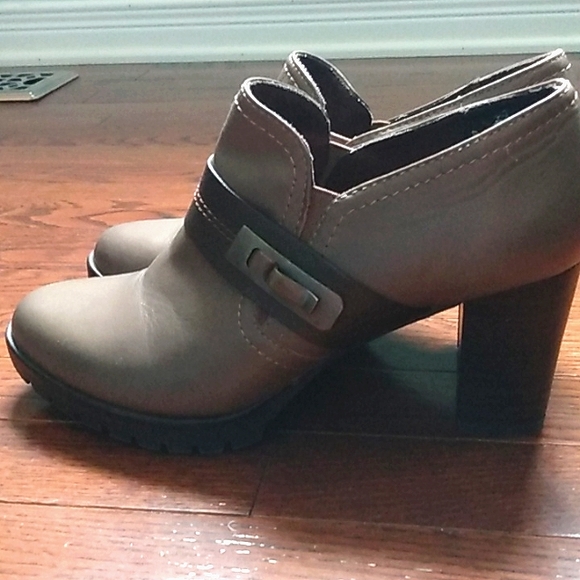 Taupe leather Luca Ferri lug sole shooties Size 9, 3" heel - Picture 6 of 11